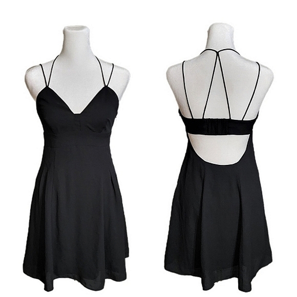 Express Dresses & Skirts - NWOT Express strappy baby doll mini dress in black Sz 2, side zipper lined skirt